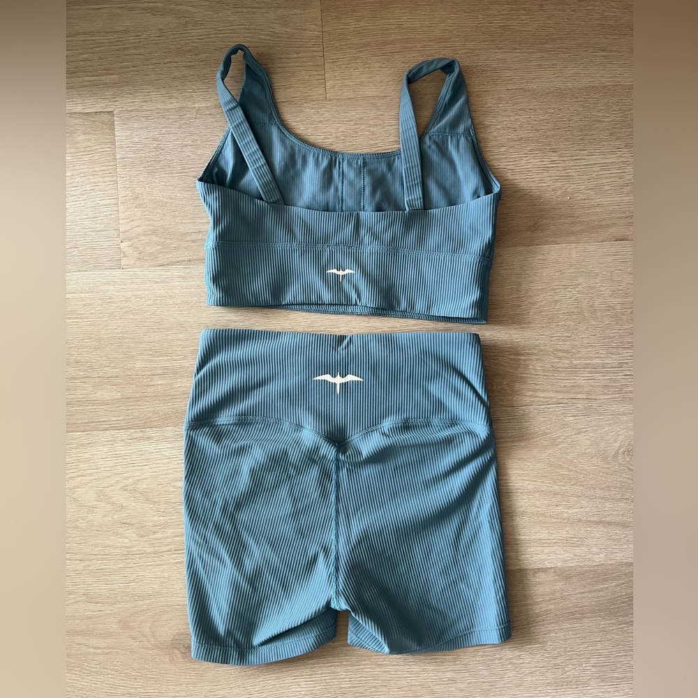 Iwa Co ribbed blue workout set